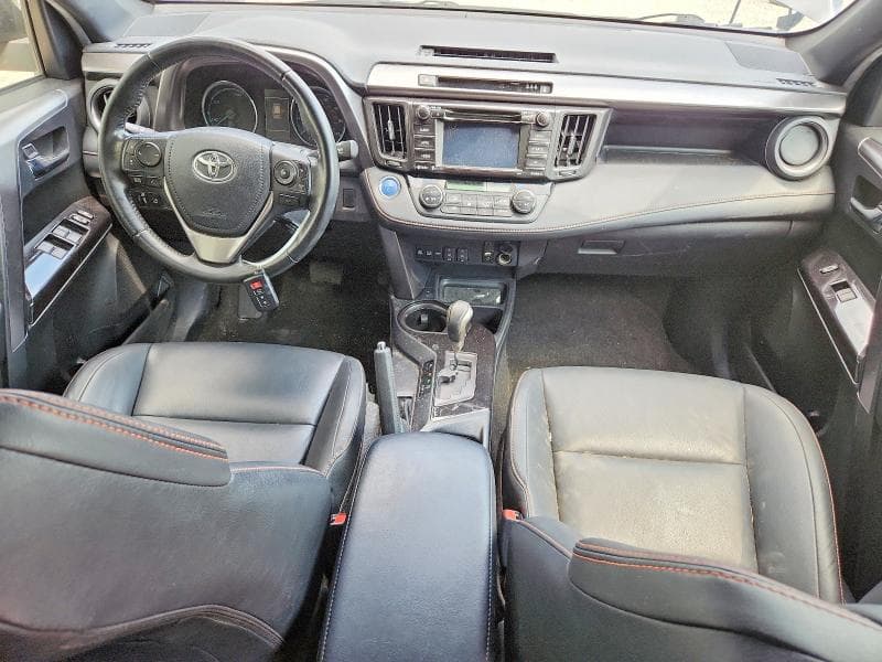 2017 TOYOTA RAV4 HV SE 8