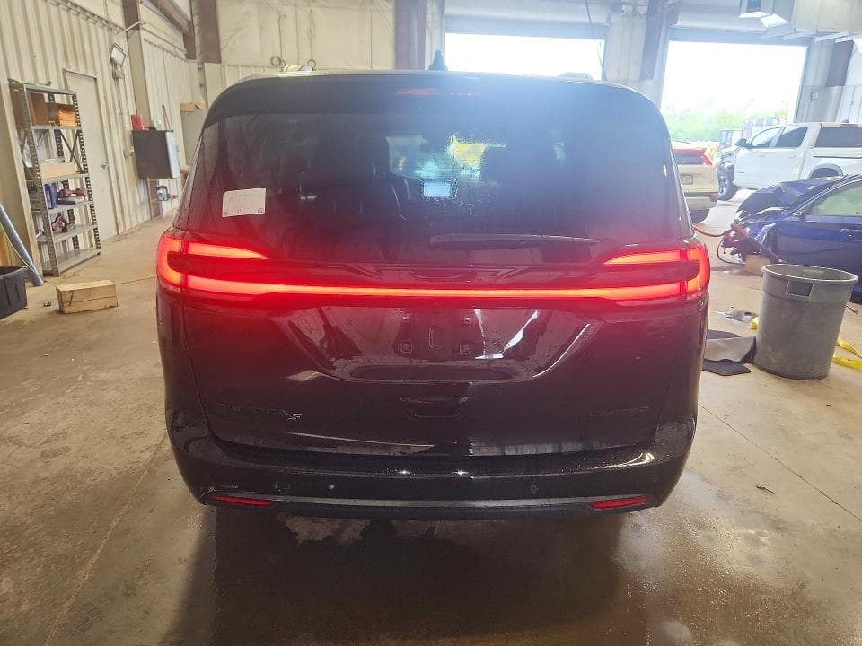 2027 CHRYSLER PACIFICA LIMITED 6