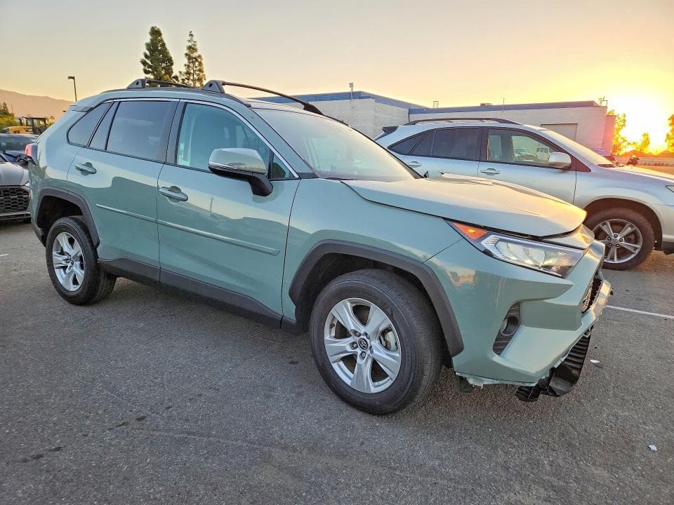 2021 TOYOTA RAV4 XLE 4