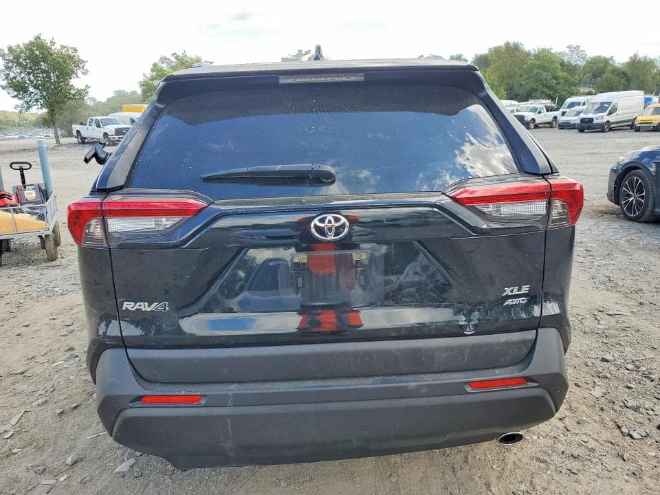 2025 TOYOTA RAV4 XLE 6