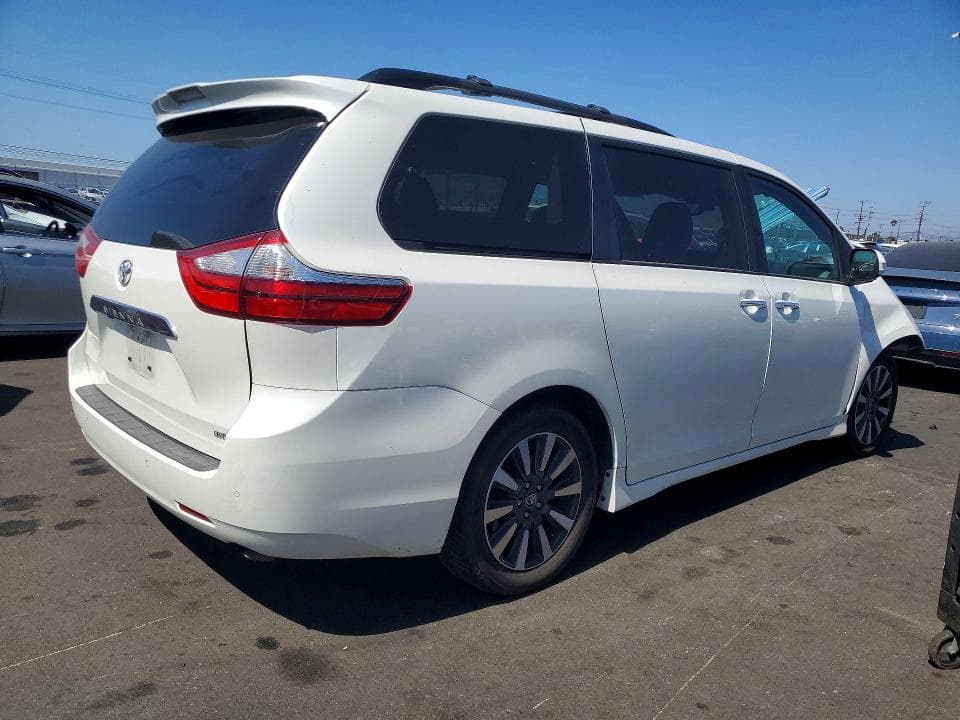2019 TOYOTA SIENNA LIMITED PREMIUM 7-PASSENGER 3