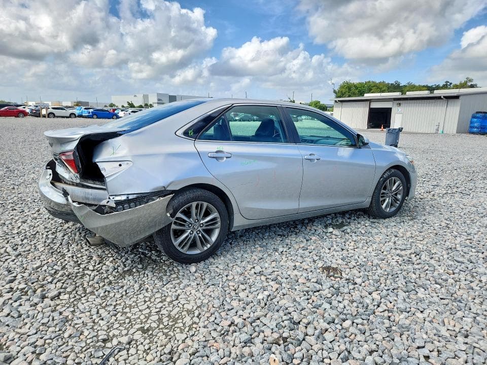 2017 TOYOTA CAMRY SE 3