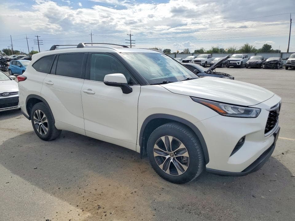 2020 TOYOTA HIGHLANDER XLE 4