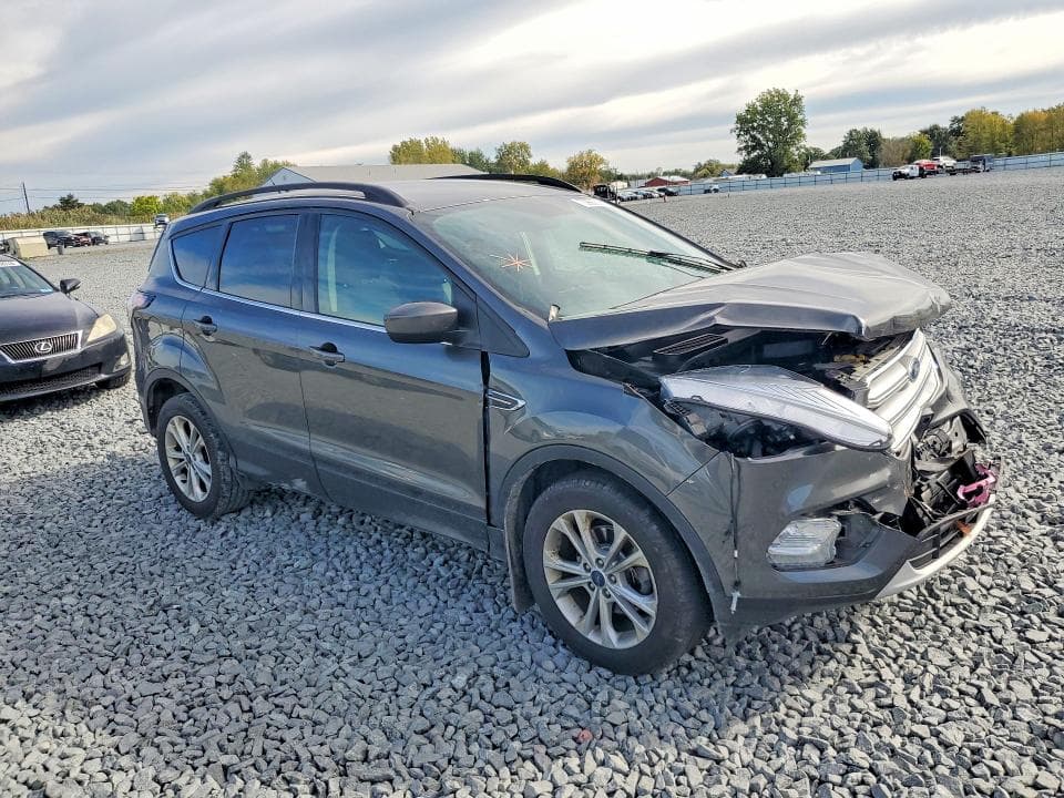 2017 FORD ESCAPE SE 4