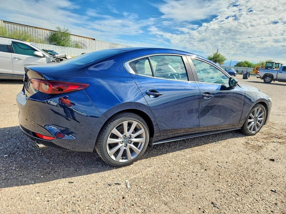 2022 MAZDA 3 SELECT 3