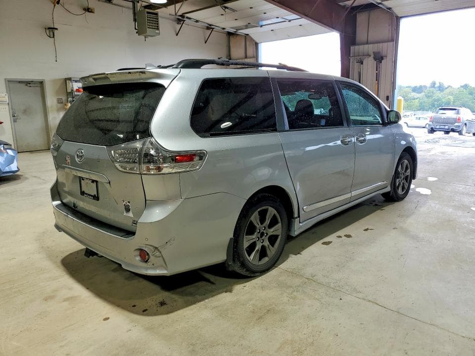 2020 TOYOTA SIENNA SE 7-PASSENGER 3