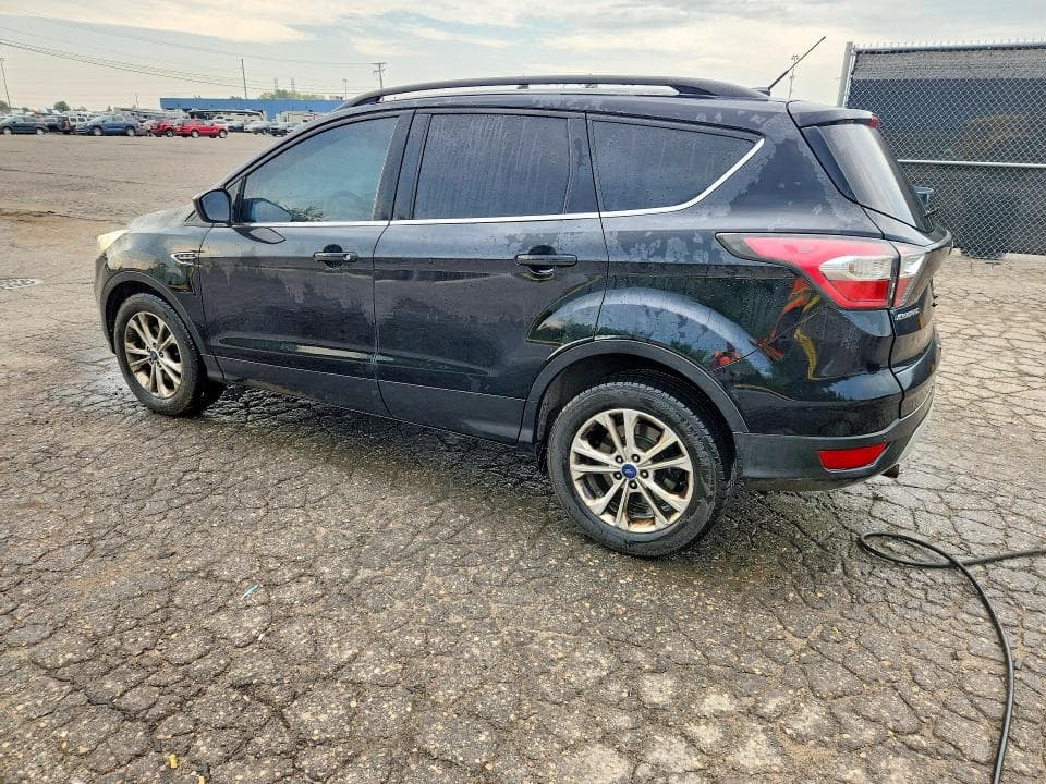 2017 FORD ESCAPE SE 2