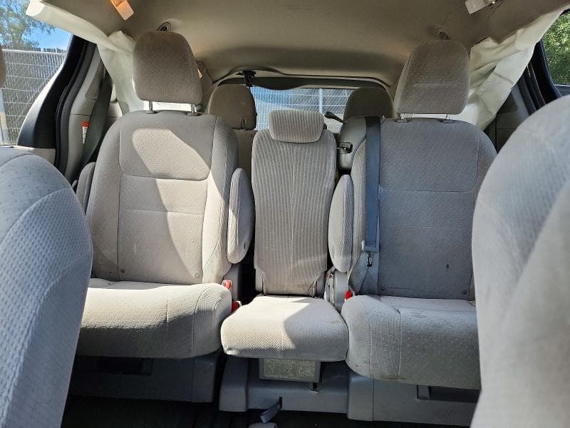 2017 TOYOTA SIENNA LE 10