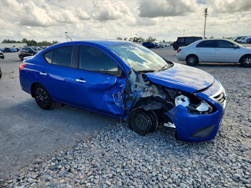 2017 NISSAN VERSA 1.6 SV 4