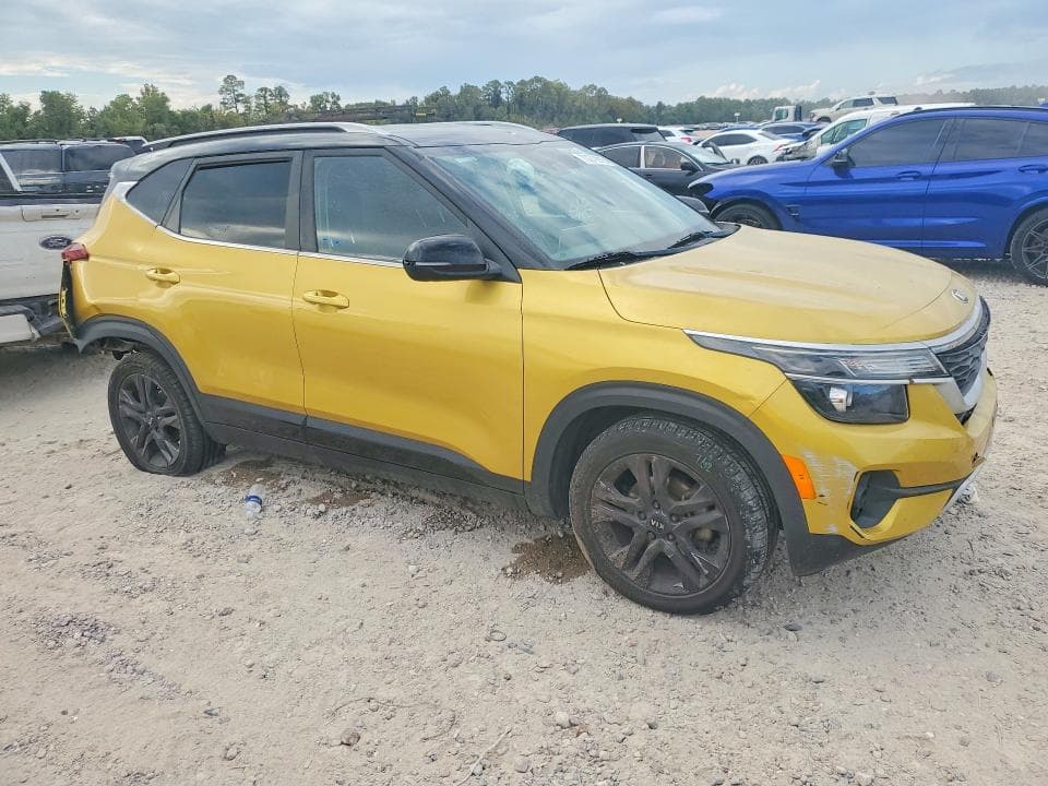 2021 KIA SELTOS S 4