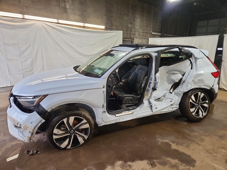 2026 VOLVO XC40 PLUS - 1