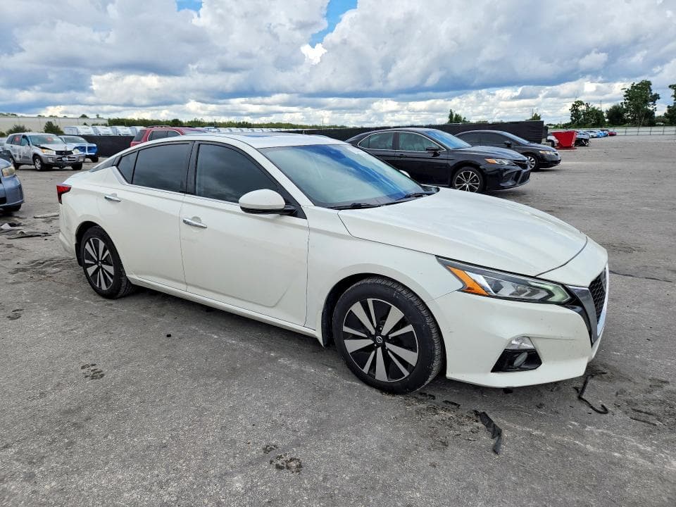 2019 NISSAN ALTIMA SV 4