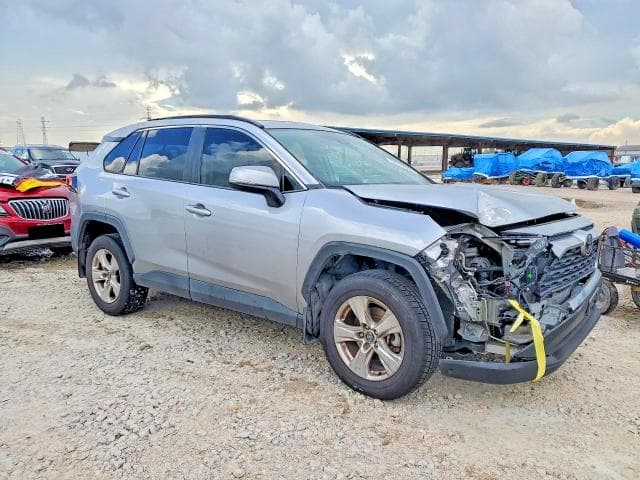 2020 TOYOTA RAV4 XLE 4