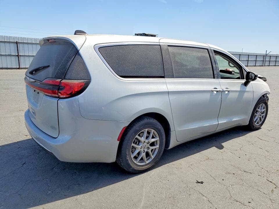 2024 CHRYSLER PACIFICA TOURING L 3