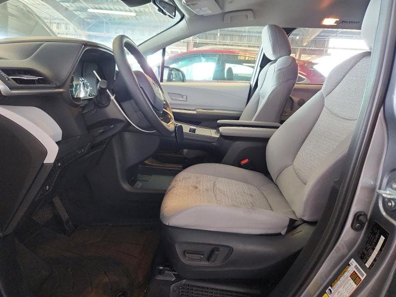 2026 TOYOTA SIENNA LE 7
