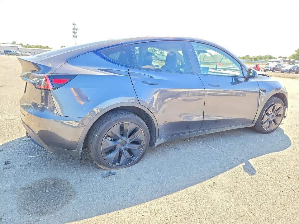 2024 TESLA MODEL Y 3