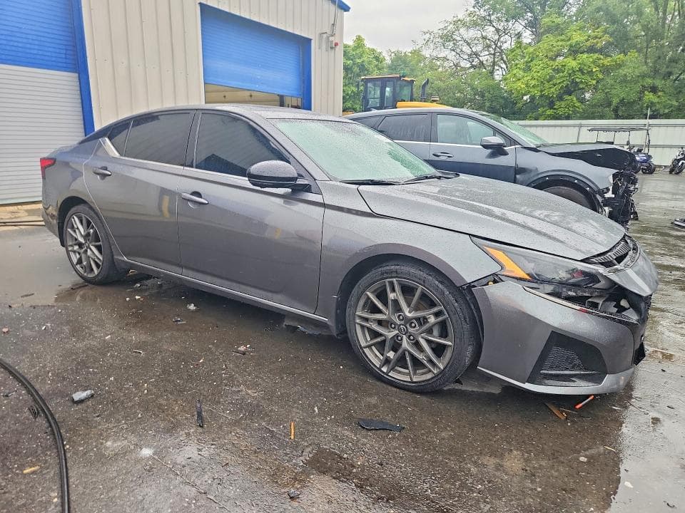 2023 NISSAN ALTIMA SR 4