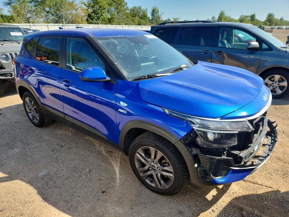 2023 KIA SELTOS LX 4