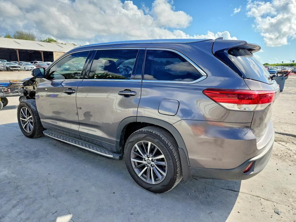 2017 TOYOTA HIGHLANDER XLE 2