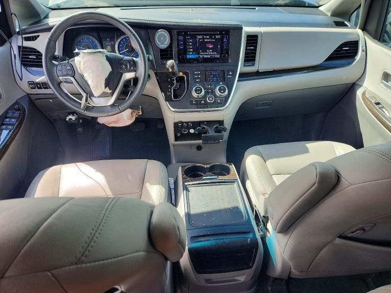2017 TOYOTA SIENNA XLE 7-PASSENGER 8