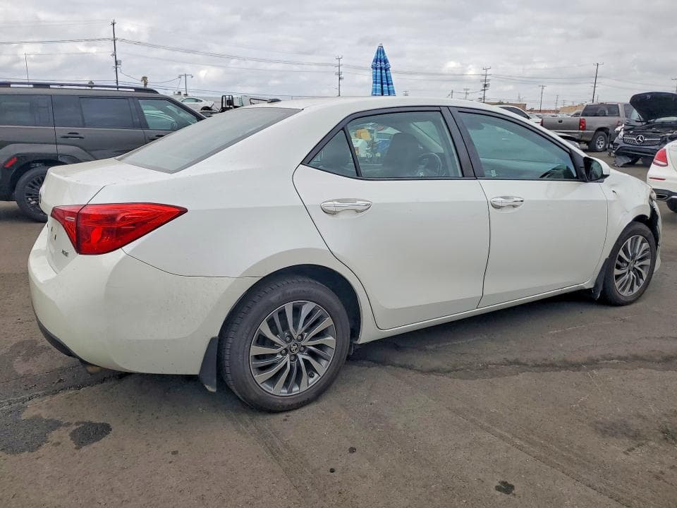 2018 TOYOTA COROLLA XLE 3