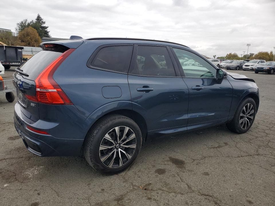 2024 VOLVO XC60 PLUS 3
