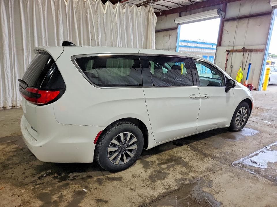 2023 CHRYSLER PACIFICA HYBRID TOURING L 3