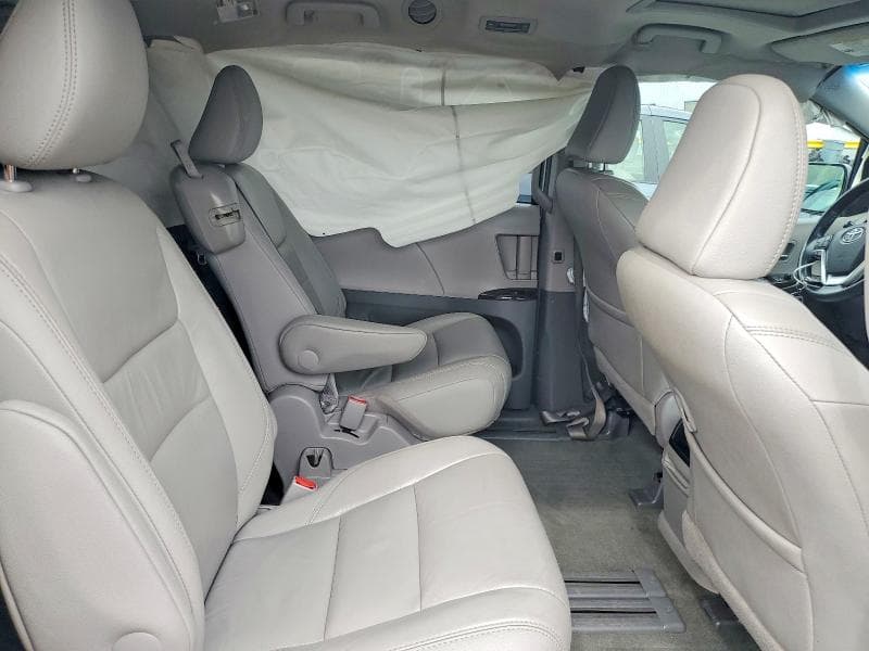 2017 TOYOTA SIENNA XLE 8-PASSENGER 10