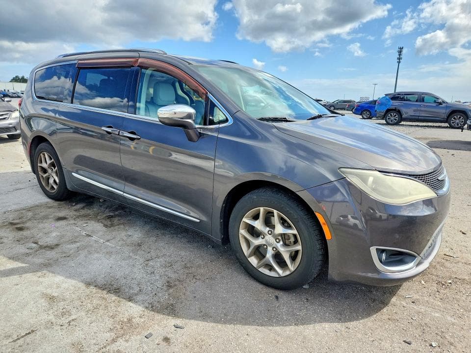 2017 CHRYSLER PACIFICA LIMITED 4