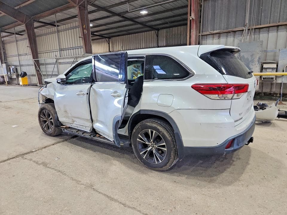 2019 TOYOTA HIGHLANDER LE 2