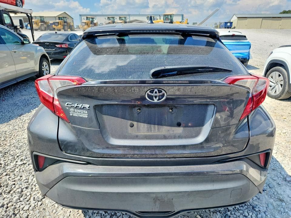 2020 TOYOTA C-HR LE 6