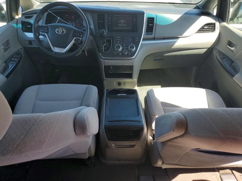 2017 TOYOTA SIENNA LE 8