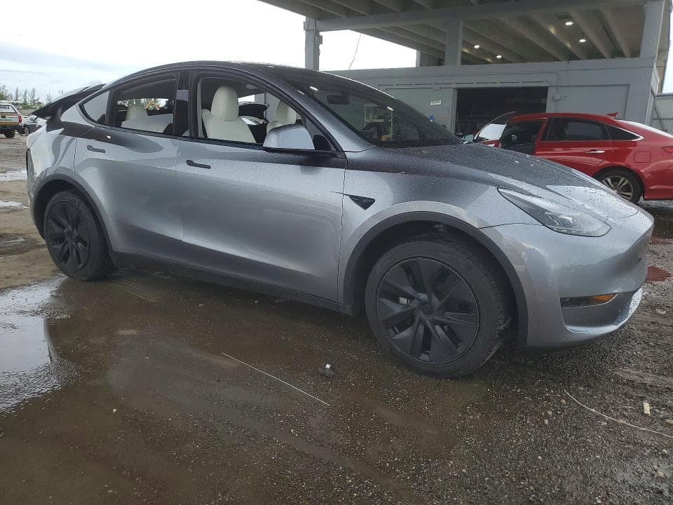 2024 TESLA MODEL Y 4