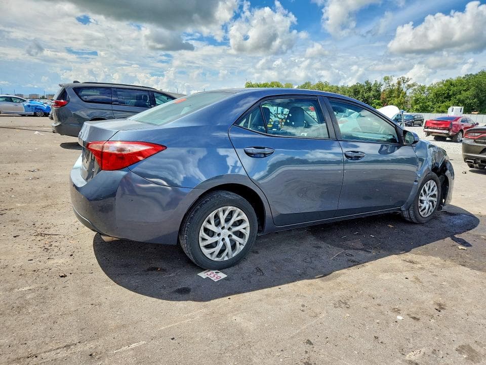 2017 TOYOTA COROLLA LE 3