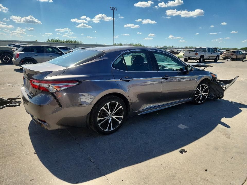2018 TOYOTA CAMRY SE 3