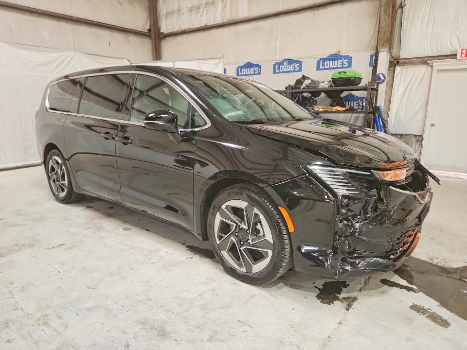 2027 CHRYSLER PACIFICA LIMITED 4