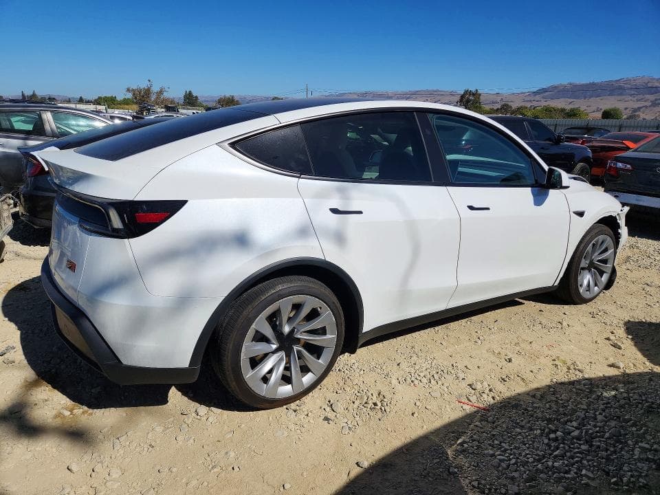2026 TESLA MODEL Y 3