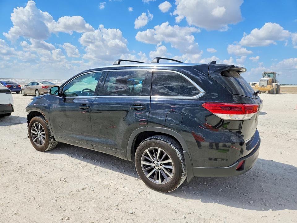 2018 TOYOTA HIGHLANDER XLE 2