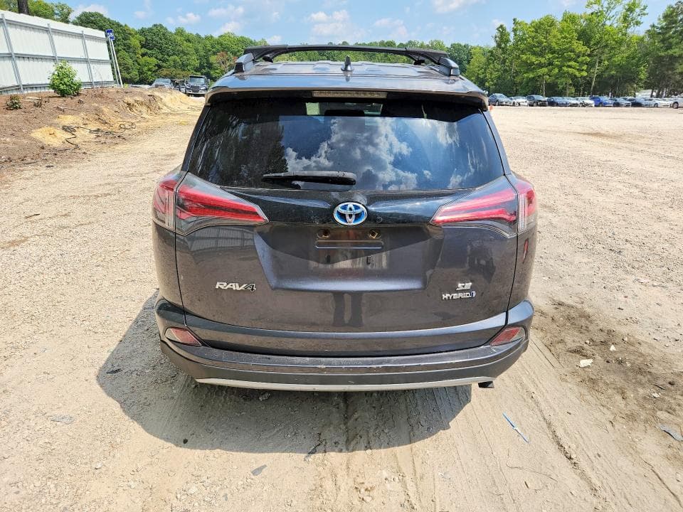 2017 TOYOTA RAV4 HV SE 6