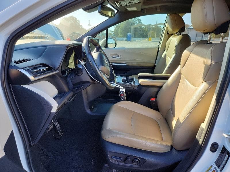 2021 TOYOTA SIENNA XLE 7