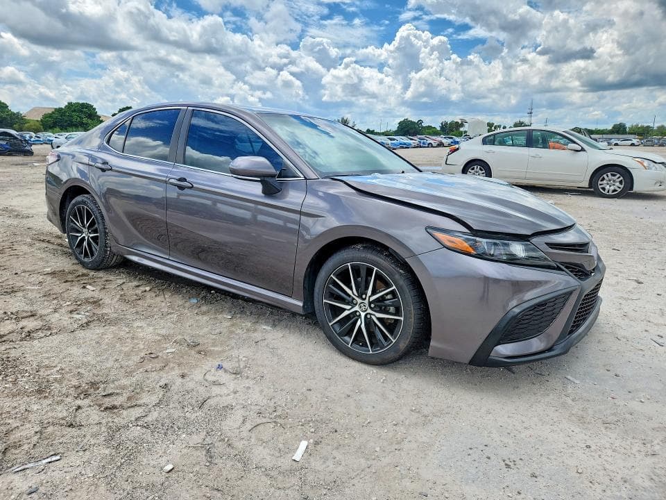 2024 TOYOTA CAMRY SE 4