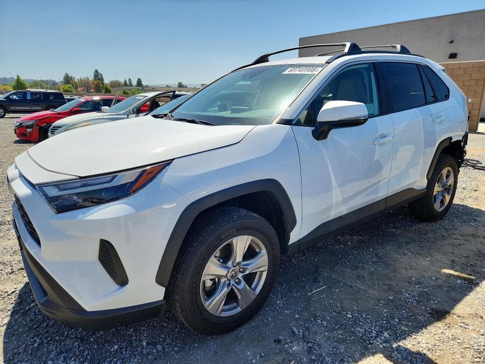2025 TOYOTA RAV4 XLE