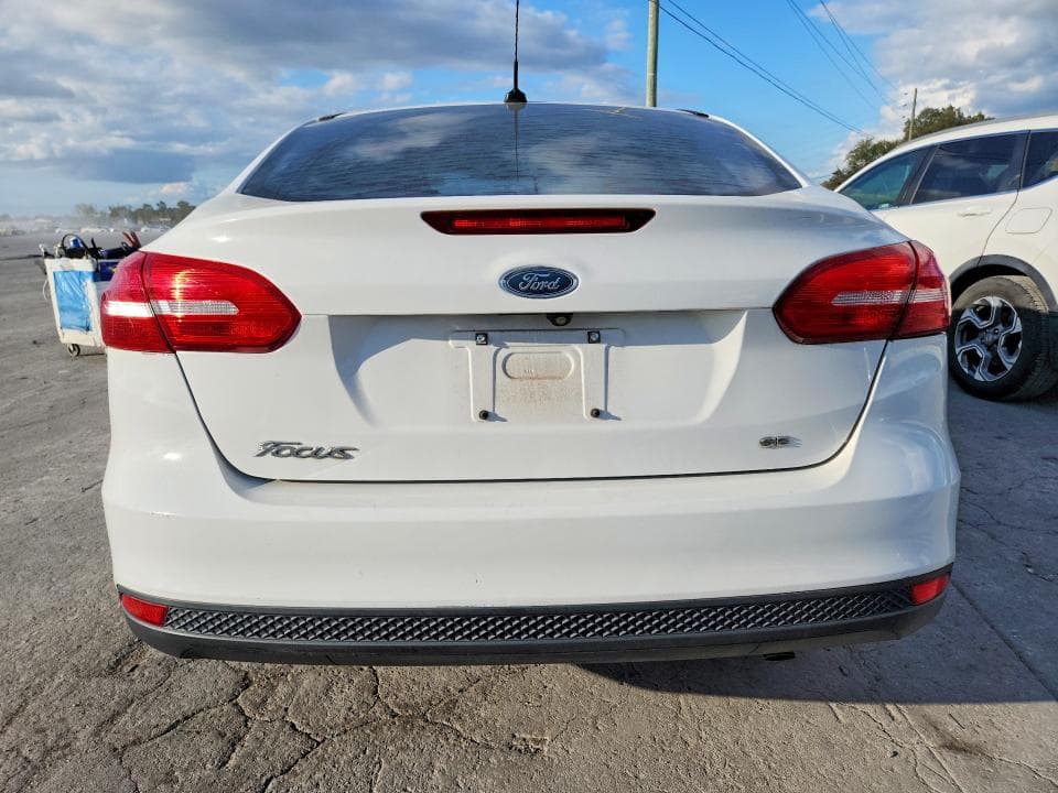 2017 FORD FOCUS SE 6