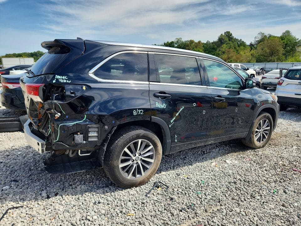 2017 TOYOTA HIGHLANDER XLE 3