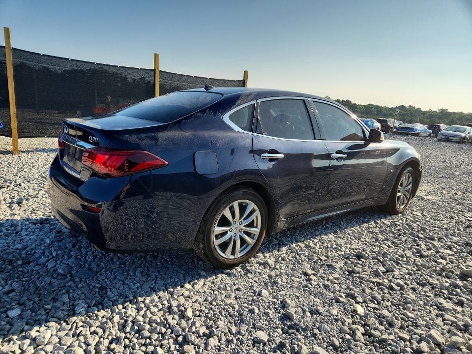 2018 INFINITI Q70 3.7 LUXE 3