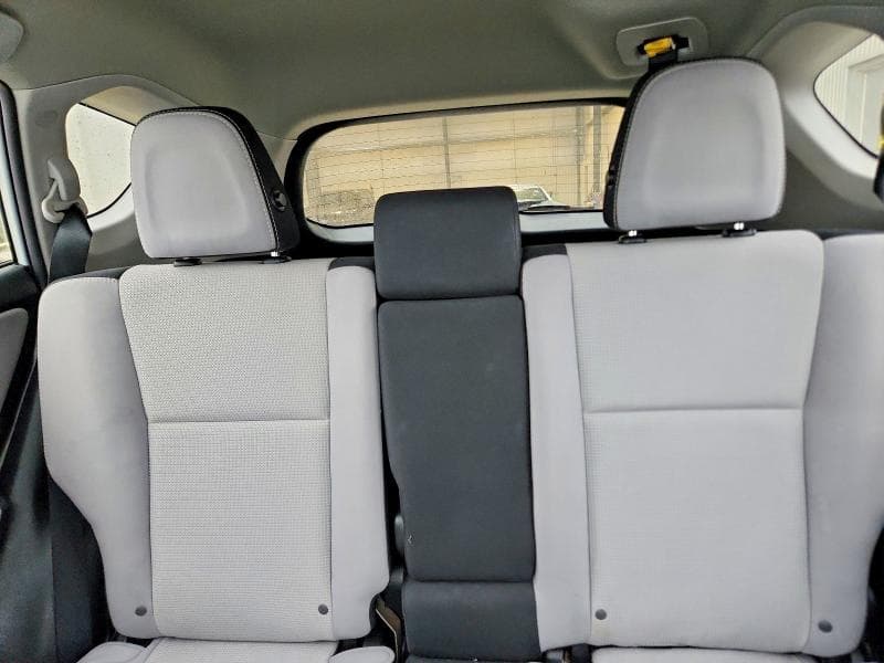 2017 TOYOTA RAV4 XLE 10