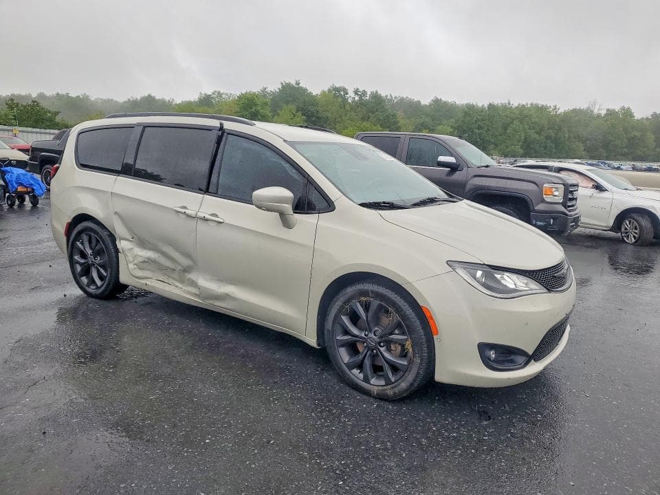 2019 CHRYSLER PACIFICA TOURING L 4