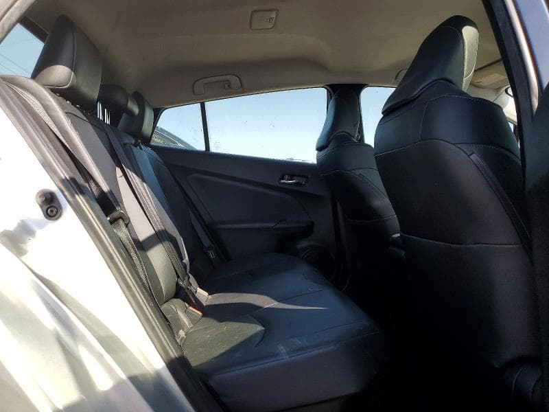 2017 TOYOTA PRIUS THREE TOURING 10