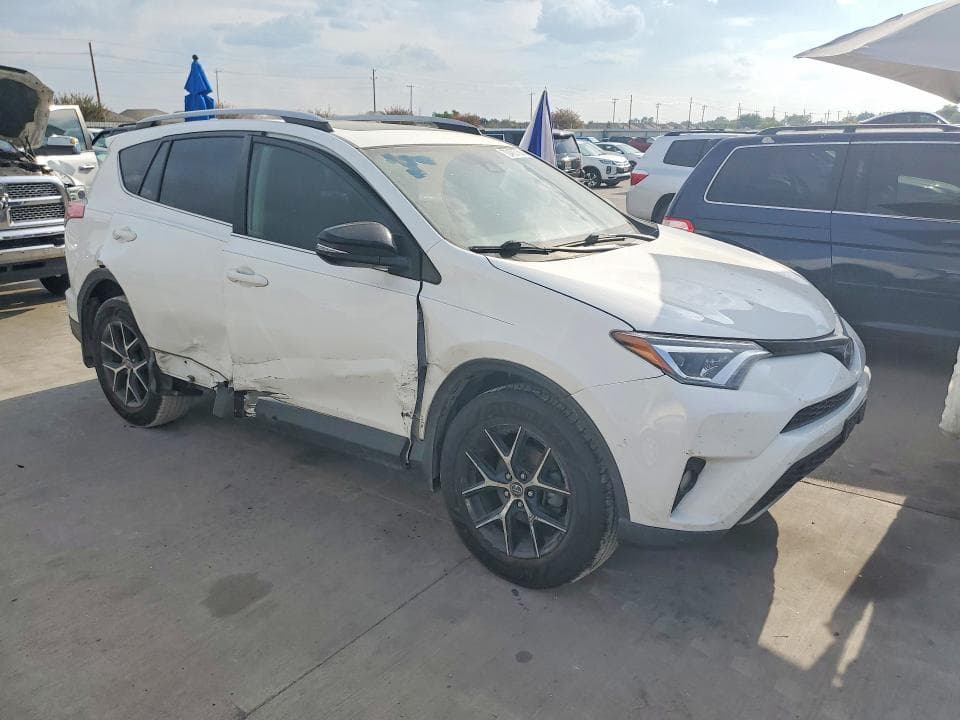 2018 TOYOTA RAV4 SE 4