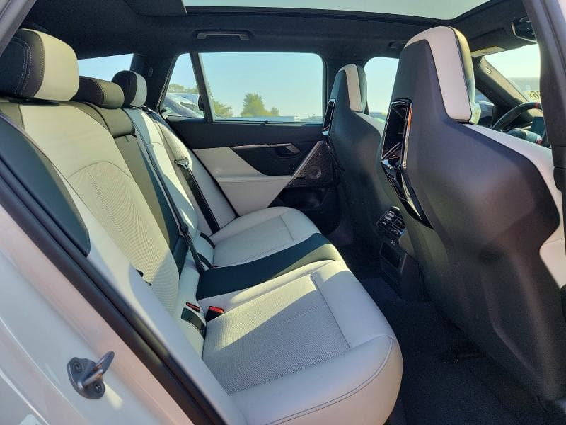 2025 BMW M5 TOURING 11